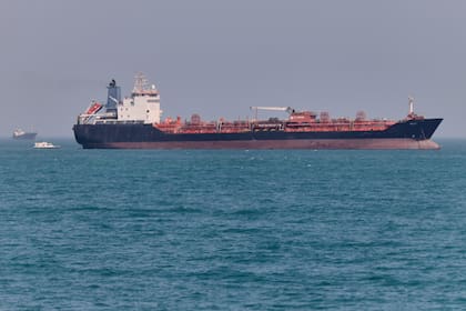 Precios del petróleo se aceleran, el Brent se dispara más de 5%