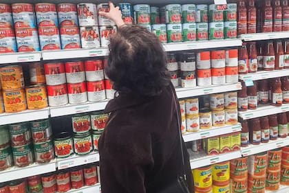 Existen temores sobre lo que sucederá con los precios de productos importados en Estados Unidos después de que Trump anunciara aranceles.