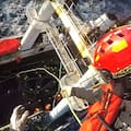 Espectacular evacuación en helicóptero de un tripulante que sufrió múltiples fracturas en alta mar
