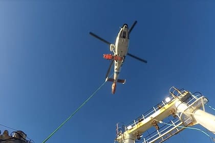 Prefectura aeroevacuó a un hombre que sufrió múltiples fracturas en altamar (Prensa Prefectura)