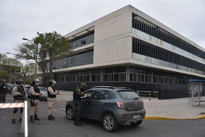Prefectura controla los alrededores del palacio de Justicia de Rosario