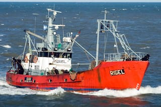 32 barcos, 2 helicópteros y un avión buscan al Rigel en medio de fuertes vientos