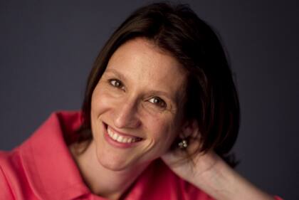 Preguntémonos: esta mañana, cuando me levanté y vi la persona que está a mi lado, ¿me asombré? Tendemos a dar a las personas queridas por supuesto, y eso es una verdadera lástima.