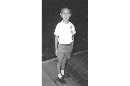 Premiación en el colegio Externado de San José (1962)
Estrella de San Ignacio de Loyola, medalla otorgada al mejor alumno del grado: "En mi casa todos seguíamos el modelo japonés, disciplinado y perseverante", dice Carlos.