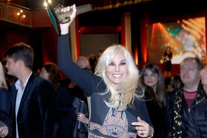 Susana Giménez alzó el premio a la mejor actriz de comedia, compartido con Paola Krum
