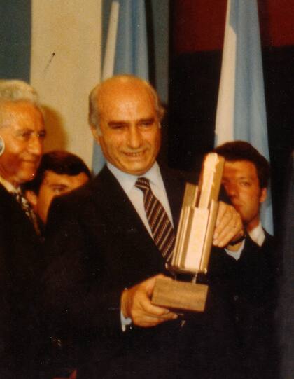 Fangio, en punta: el primer premiado, en 1980 