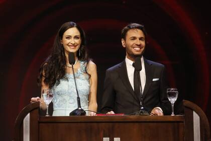 Los conductores de la entrega: Tomás Dente y Gabriela Sobrado