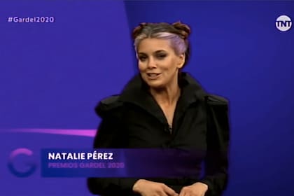 Natalie Pérez condujo los premios con Ale Sergi y también participó de uno de los shows, el homenaje a Sandro