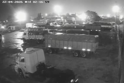 Prendieron fuego un camión y crecen las sospechas de una interna