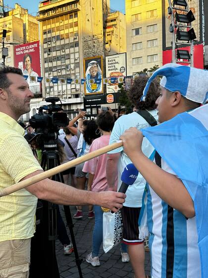 Prensa francesa cubre el banderazo