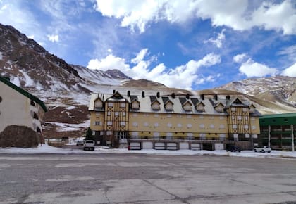 Preocupación en Mendoza por la escasa cantidad de nieve caída que complicará la temporada de deportes invernales