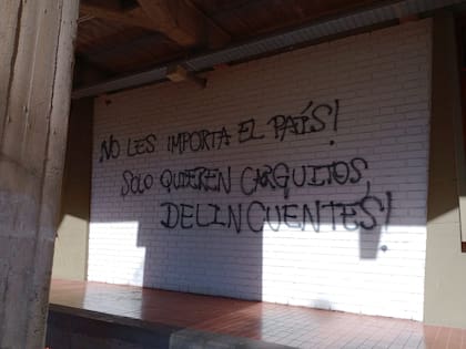 Preocupación en Mendoza por violentas pintadas en la UNCuyo