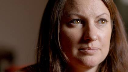 Preocupada por la influencia que ejercía Lighthouse en su novio, Dawn contactó a la BBC