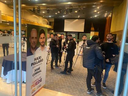 Preparaciones en el búnker de Maximiliano Pullaro, a la espera de los resultados de las PASO