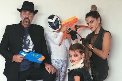 Preparados para Halloween: Dady, La Chipi y los pequeños Felipe y Rosario
