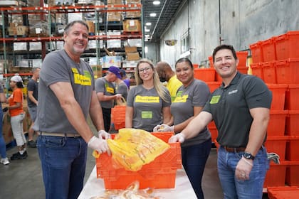 Preparan entrega de alimentos por suspensión de pagos de SNAP (FB FeedingFlorida)