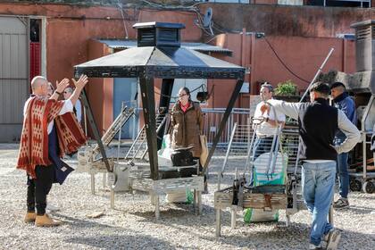 Preparativos con algunos de los elementos para asar las carnes