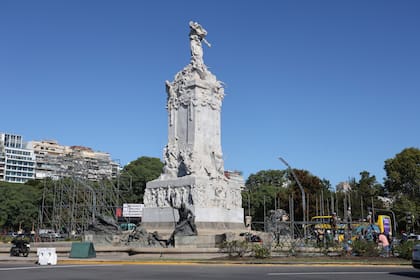Preparativos y comienzo de los cortes en la ciudad por el circuito callejero de Franco Colapinto en Av. Sarmiento y Av. Libertador