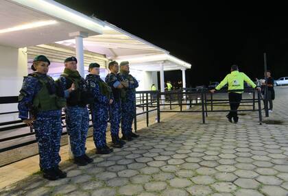 Presencia policial en Pueblo Límite, Villa Gesell.