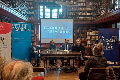 Presentación de la Noche de las Ideas en la Alianza Francesa: Enrique Sánchez Albarracín, Frédéric Deptris, Daniela Gutiérrez y Juliette Dumont