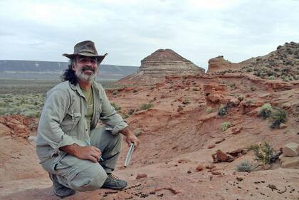 Sebastián Apesteguía en el Desierto de Kokorkom o “de los huesos”, por su nombre en tehuelche, un área de gran interés para la paleontología