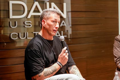 Presentación del libro ¨Mil Batallas¨del ex Puma Patricio Pato Albacete.