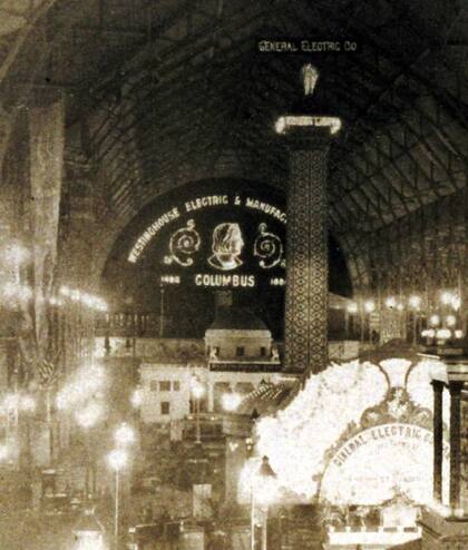 Presentación del sistema polifásico de generación eléctrica de Tesla en la Exposición Mundial Colombina en Chicago, 1893. Wikimedia Commons