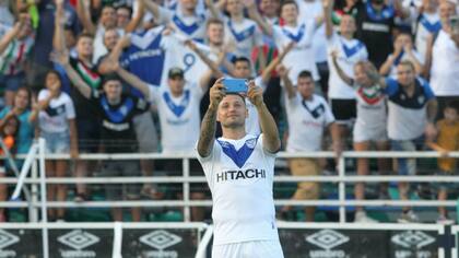 Presentación oficial de Mauro Zárate como refuerzo