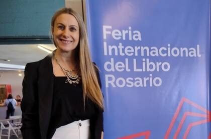 Presentando uno de sus libros en Rosario.