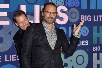 A las escondidas. Los actores James Tupper y Jeffrey Nordling se divirtieron posando para los fotógrafos