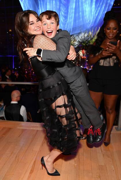 Divertidos. Shailene Woodley junto a uno de los niños actores