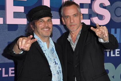 El productor Nathan Ross junto al director de la serie Jean-Marc Vallée