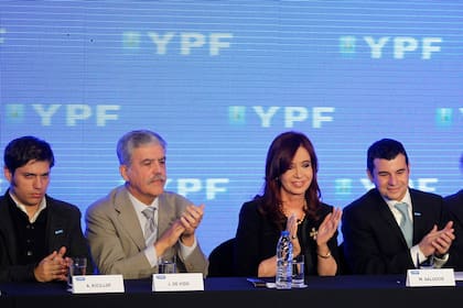 Presetación del Plan Estratégico de YPF con Miguel Galuccio , Julio De vido, Axel Kicillof y la presidenta Cristina Fernandez de Kirchner en el Hotel Sheraton, 5 de junio de 2012