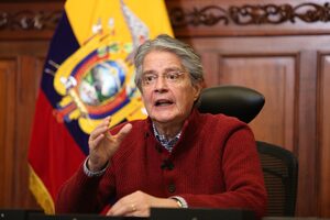 Otro presidente de la región en la cuerda floja: avanza un juicio político en Ecuador
