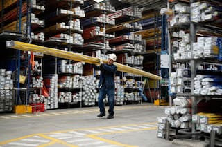 Presidente ecuatoriano dice que Colombia ignoró sus pedidos antes de subir aranceles