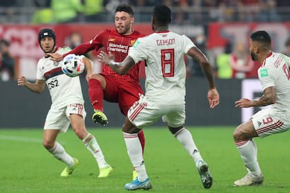 Presión: Flamengo, por momentos, intentó disputarle la posesión a Liverpool