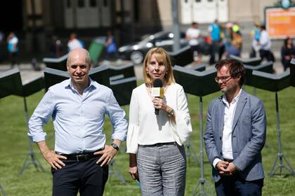 Horacio Rodríguez Larreta, María Victoria Alcaraz y Enrique Avogadro en la presentación de esta tarde