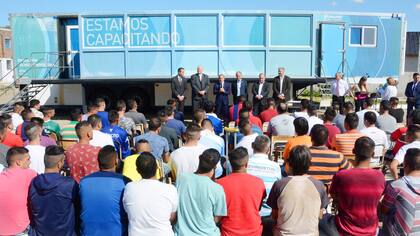 Presos aprenderán a usar computadoras en las cárceles como capacitación laboral