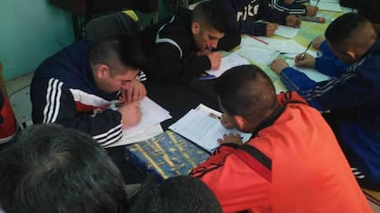 Presos de la Unidad Penal N°9 presentaron una revista hecha por ellos