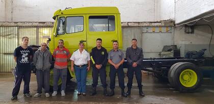 Presos de las cárceles de Magdalena y Batán restauraron y reparararon autobombas para dos cuarteles de bomberos voluntarios