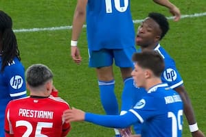 Vinicius hizo un golazo y acusó a un argentino de haberle dicho "mono": escándalo y suspensión temporaria