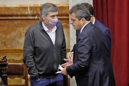 Massa con De Pedro y Máximo Kirchner antes de que la oposición rechazara el presupuesto 2022.