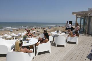 ¿Cómo se comparan los precios del veraneo argentino con los de Brasil y Chile?