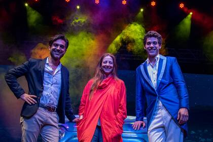 Dalia Elnecavé, directora del musical El regreso del joven Príncipe, junto a Patricio Arellano y José "El Purre" Giménez Zapiola, los protagonistas de la obra