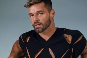 El eufórico encuentro entre Ricky Martin y sus fans en la puerta del hotel: ojotas, pasos de murga y mucha humildad