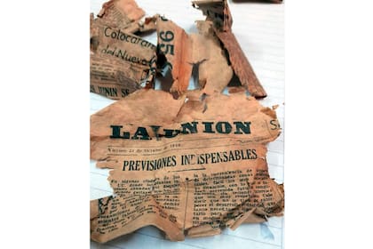 "Previsiones indispensables", el título que se lee en el diario del 21 de octubre de 1949 encontrado en el interior de la cápsula del tiempo