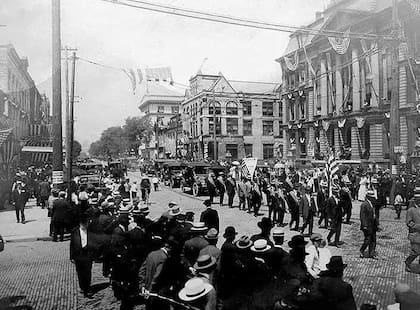 Primer desfile del Día de los Veteranos en Estados Unidos (Departamente of Veterans Affairs)