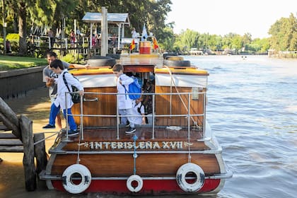 La lancha sale 8.40, desde la Estación Fluvial de Tigre