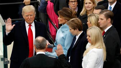 Donald Trump volvió a la carga en Twitter y atacó a las mujeres que marcharon en su contra