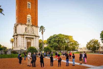 Primer punto de encuentro de Resiliencia a cargo de vecinos del barrio custodiados por uniformados